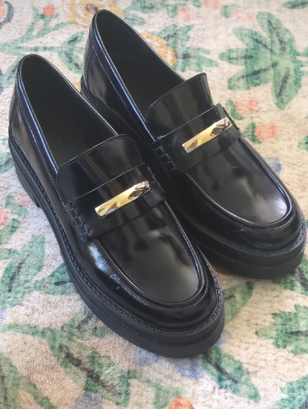 Steve Madden Rodrigo 151 Black Patent Loafers with Gold Bar